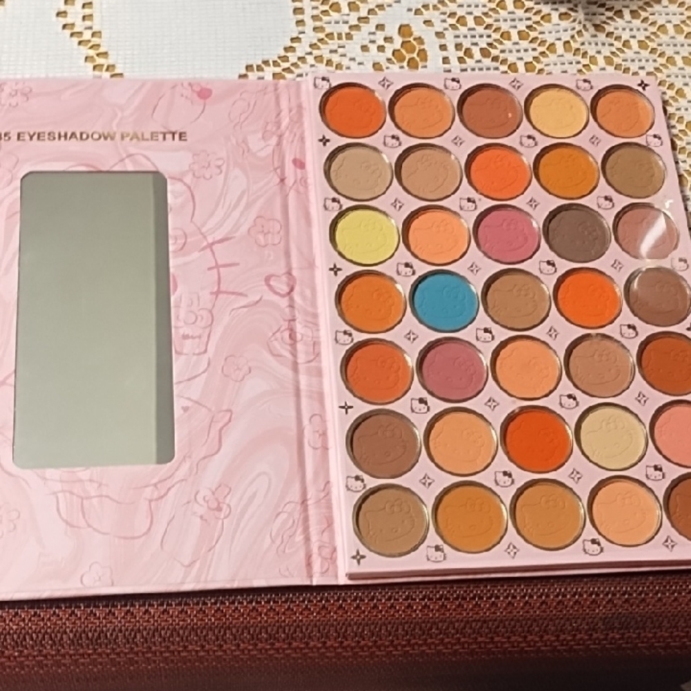 Pink Eyeshadow Palette with Matte and Shimmer Finishes